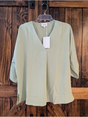 NWT Womens Small Andree By Unit mint green V-neck Short Sleeve blouse